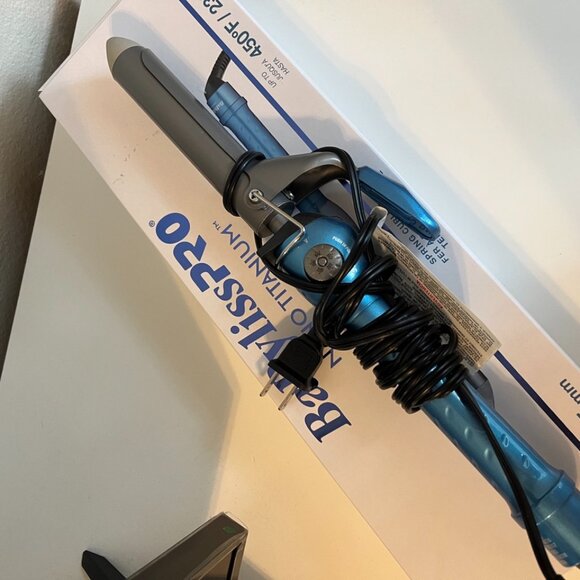 Babyliss Nano Titanium Spring Curling Iron - Picture 2 of 5